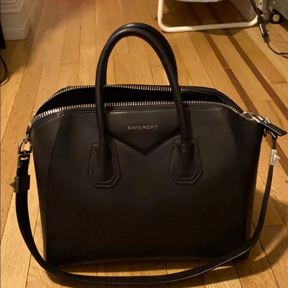 GIVENCHY Medium Antigona Leather Satchel- like new